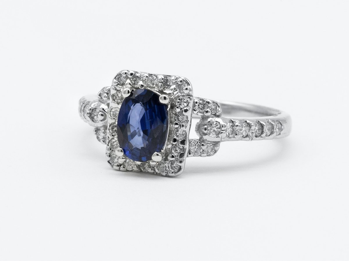 Кольцо с сапфиром